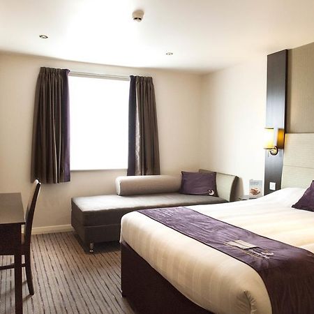 Premier Inn Falkirk - Larbert Bagian luar foto