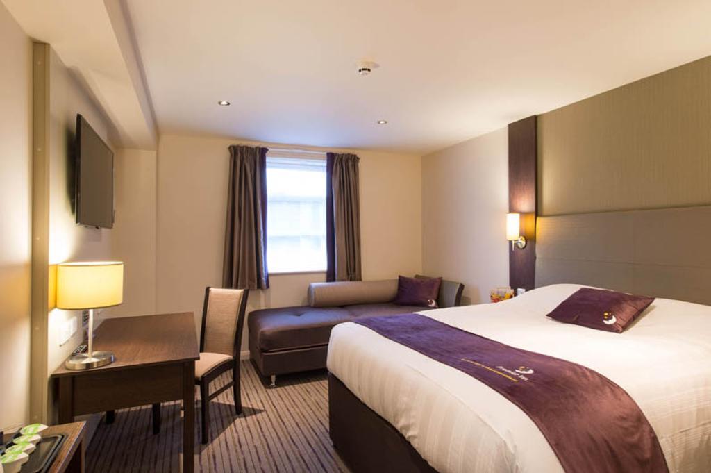 Premier Inn Falkirk - Larbert Bagian luar foto