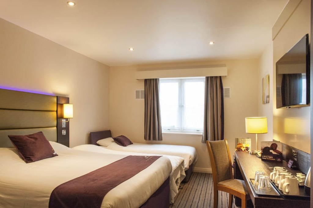 Premier Inn Falkirk - Larbert Bagian luar foto