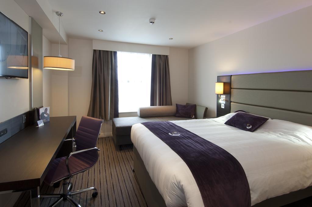 Premier Inn Falkirk - Larbert Bagian luar foto