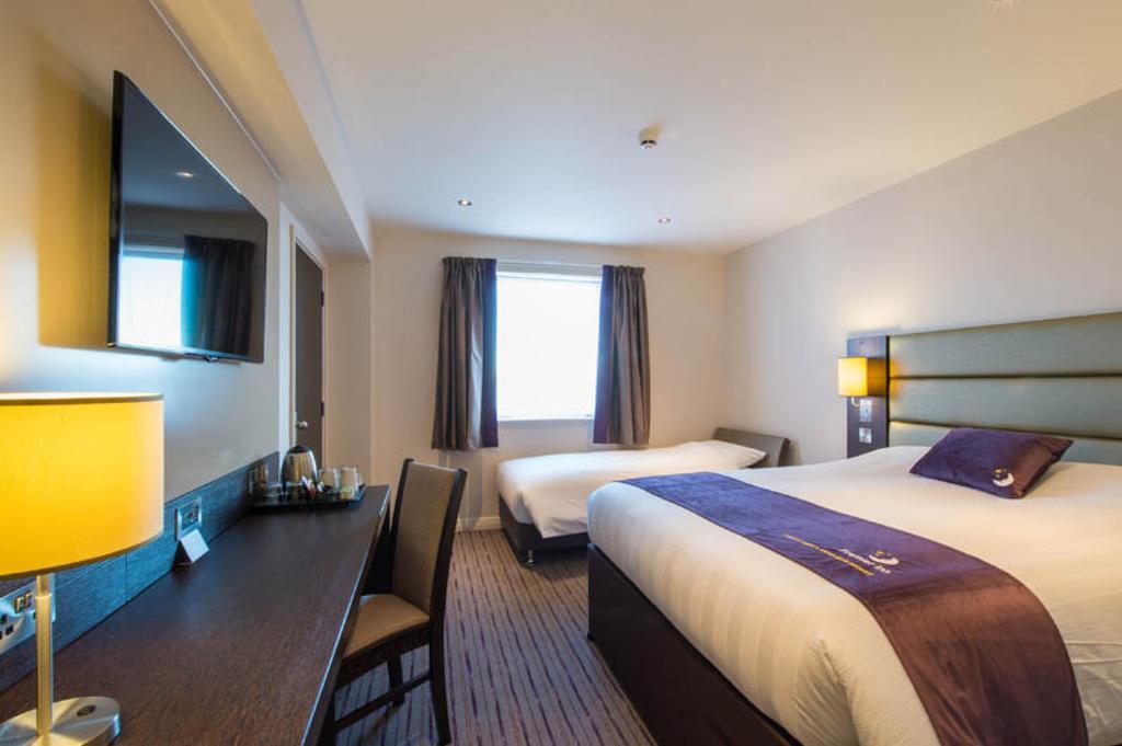 Premier Inn Falkirk - Larbert Bagian luar foto
