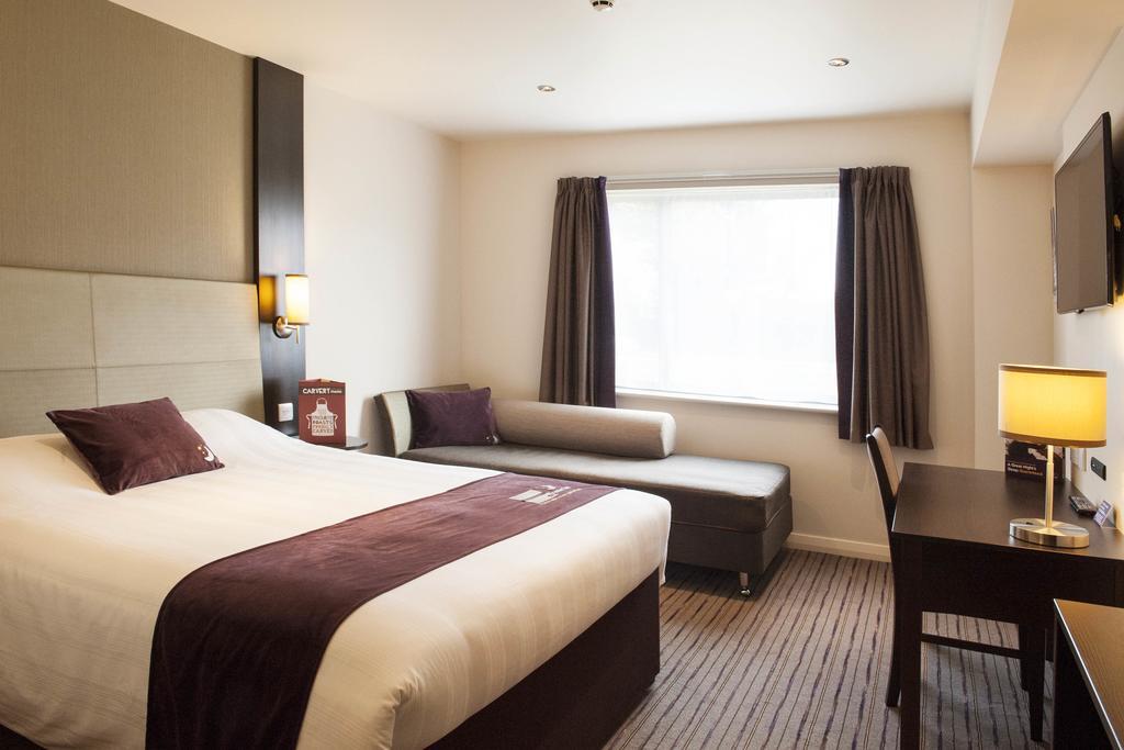 Premier Inn Falkirk - Larbert Bagian luar foto
