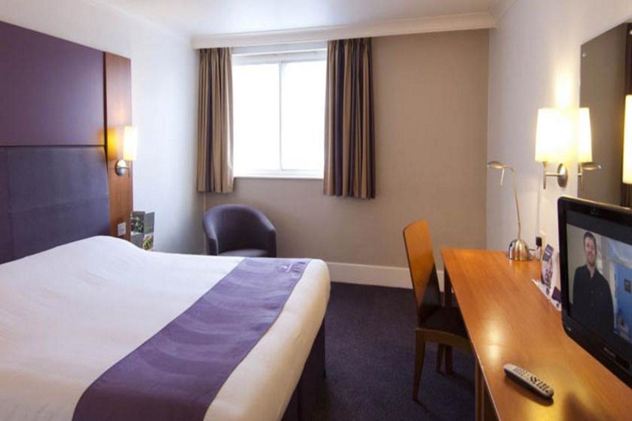 Premier Inn Falkirk - Larbert Bagian luar foto